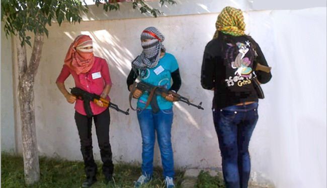 صور:مراهقة تونسية تنضم لمسلحي سوريا وأمها بحالة سيئة