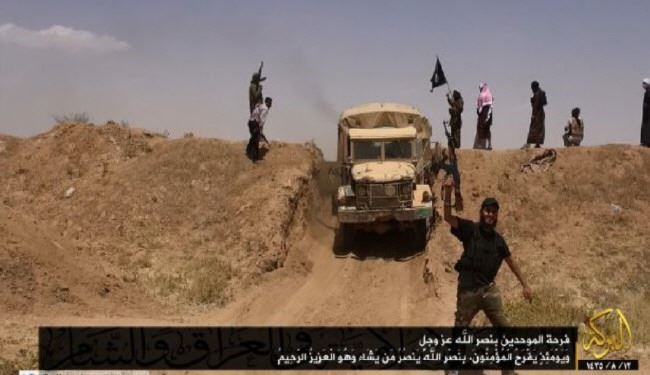 داعش خودروهای ارتش عراق را به سوریه می‌برد+تصاویر