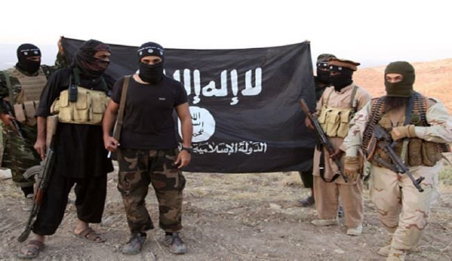 داعش 8 مخالف سوری را به صلیب کشید + عکس
