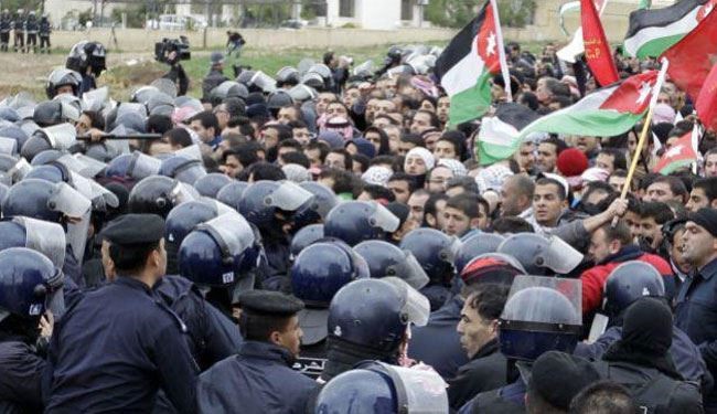 هجوم معترضان بسوی سفارت رژیم صهیونیستی در اردن