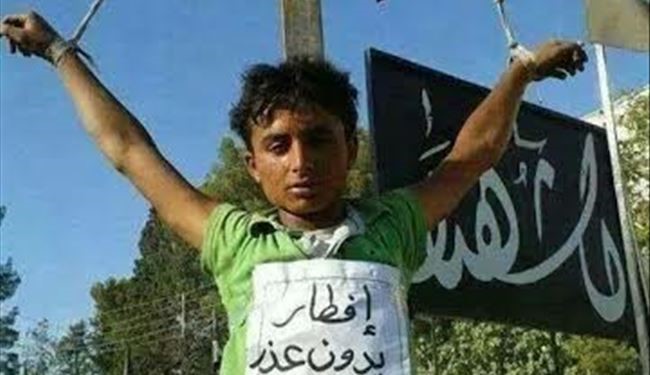 داعش کودکی را به بهانه روزه‌‌خواری به صلیب کشید ! + عکس
