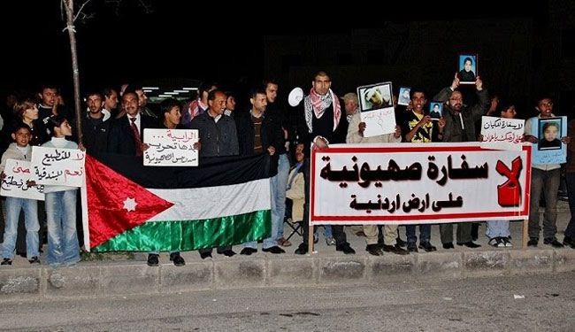 اردنيون أمام سفارة الاحتلال في عمان.. اطردوا المعتدين