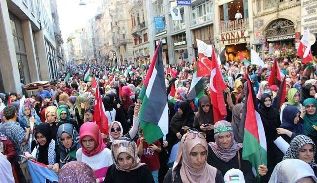 اسطنبول تتظاهر تنديدا بالعدوان على غزة