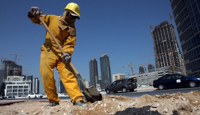 قطر کارگران آسیایی را به بردگی گرفته است