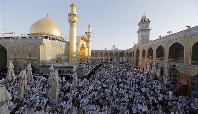 صور لصلاة عيد الفطر المبارك في صحن الامام علي (ع)