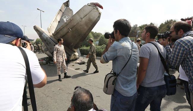 سقوط هواپیمای مسافربری در تهران + عکس