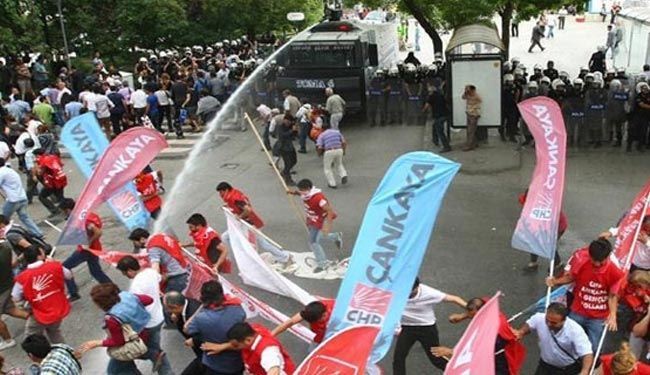 الشرطة التركية تفرق مظاهرة ضد تنظيم داعش
