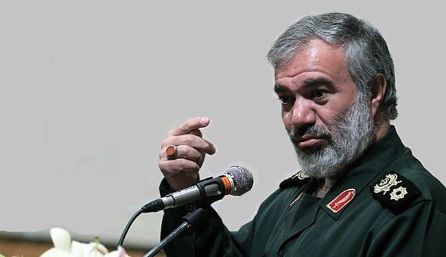 قائد سلاح البحر بالحرس الثوري الايراني يتفقد جزيرة ابوموسى