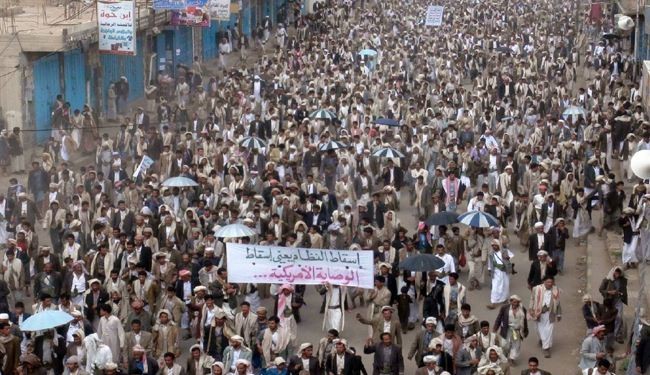 اليمنيون يواصلون مطالباتهم بإسقاط الحكومة