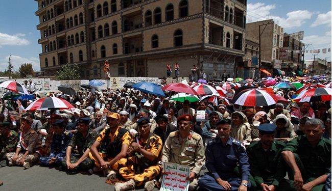 اليمنيون يتقاطرون على صنعاء للمشاركة في الاعتصام الكبير