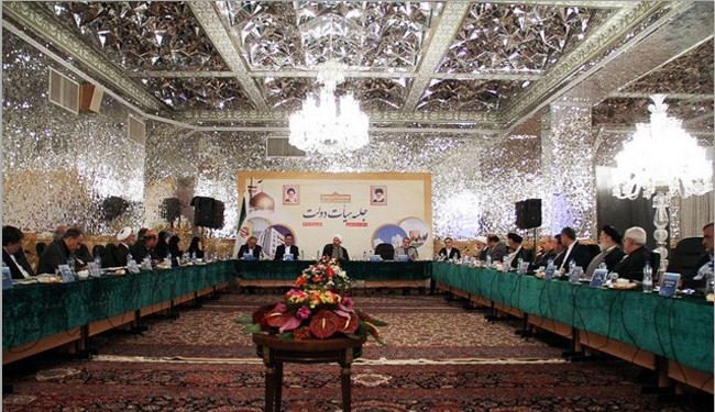 بالصور/مجلس الوزراء الايراني يعقد جلسته عند مرقد الامام الرضا (ع)