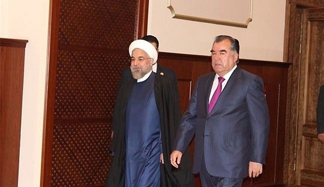 الرئيس روحاني يدعو لتطوير التعاون الاقتصادي بين ايران وطاجيكستان