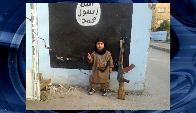 داعش، به کودکان سربریدن می آموزد
