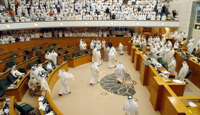 کویت: بدون‌ها تبعۀ کومور شوند!