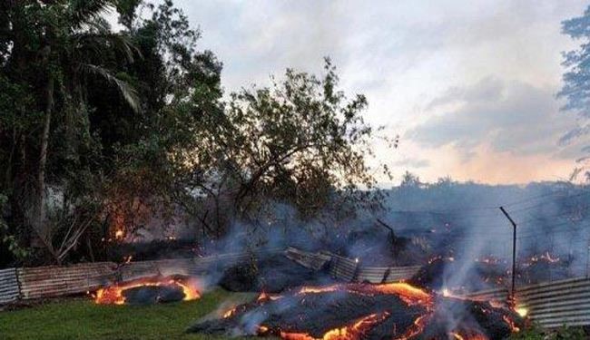 الحمم البركانية تتسب في اندلاع النيران في بلدة باهو