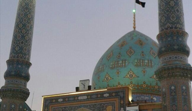 بعدستي :مسجد جمكران في مدينة قم المقدسة . ايران