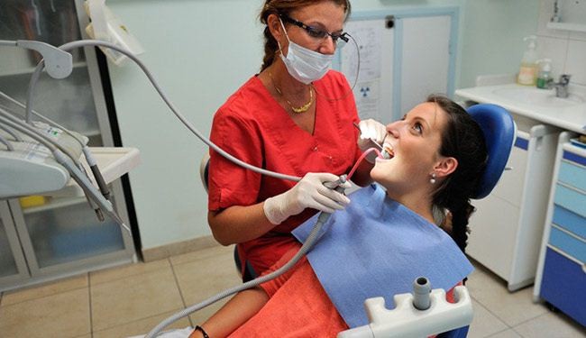 ماذا فعل طبيب الاسنان 