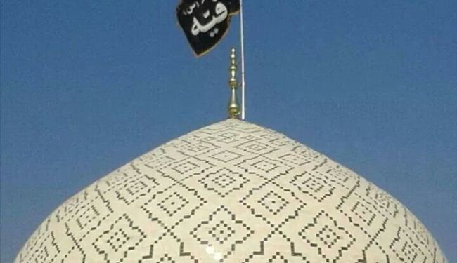 رفع الراية السوداء فوق قبة السيدة رقية بنت الحسين عليها السلام