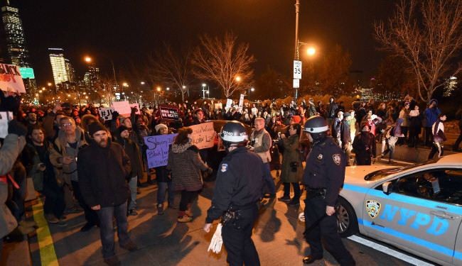 اعتقال اكثر من 200 شخص في نيويورك خلال تظاهرة ضد عنف الشرطة