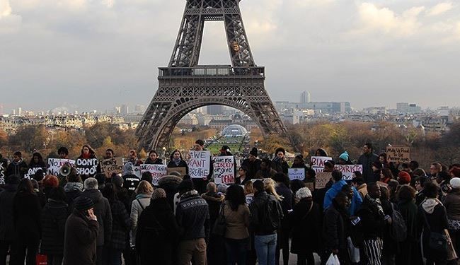 احتجاجات بباريس على تبرئة القضاء الأميركي شرطيًا من تهمة القتل