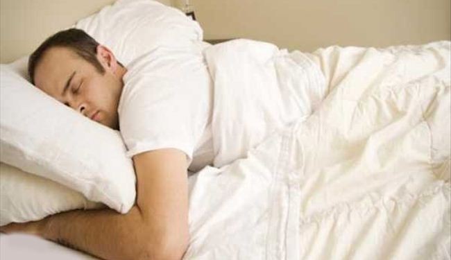 النوم على البطن قد يسبب الموت المفاجئ