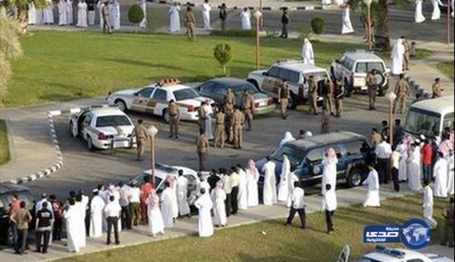 شلاق خوردن فعال عربستانی مقابل مسجد