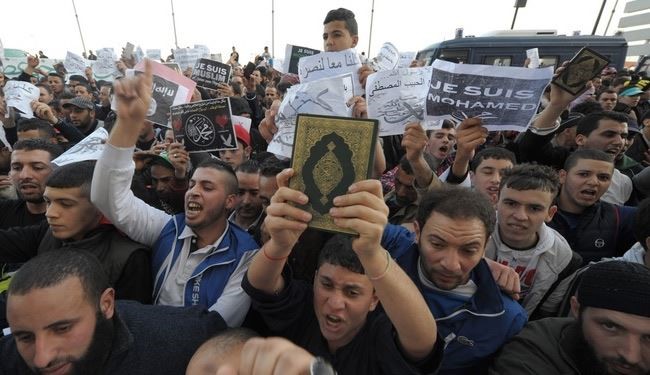 تظاهرات غاضبة تنديدا بالرسوم الفرنسية المسيئة للمقدسات للاسلام