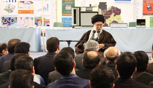 قائد الثورة يدعو لتسريع عجلة التقدم العلمي في ايران