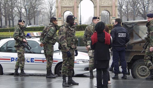 جرح جنديين فرنسيين من اصل ثلاثة هوجموا بسكين في فرنسا