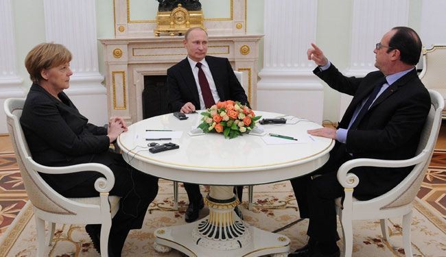 ميركل وهولاند في موسكو لتقديم تسوية حول اوكرانيا لبوتين