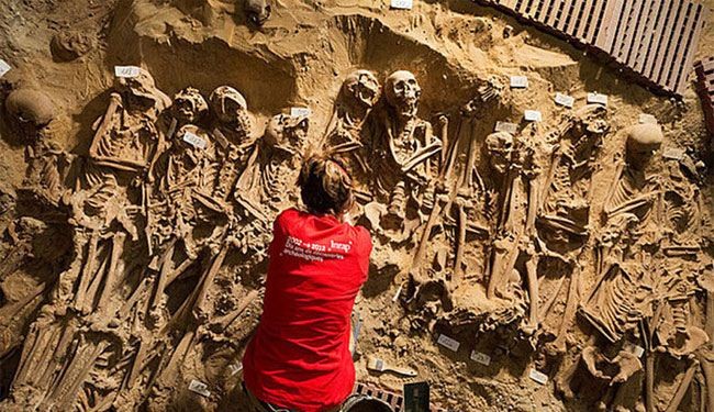 العثور على 200 جثة في مقبرة جماعية تحت سوبر ماركت بباريس