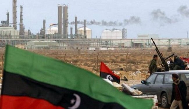 مسلحون يسيطرون على حقول نفطية جنوب شرق ليبيا