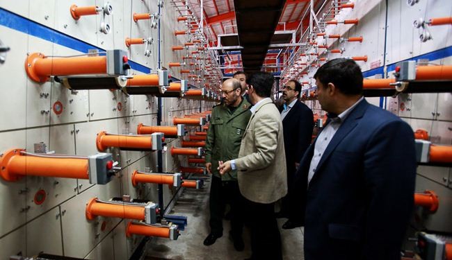 ايران تدشن مصنعاً لإنتاج ألياف الكربون للأغراض الدفاعية والنووية