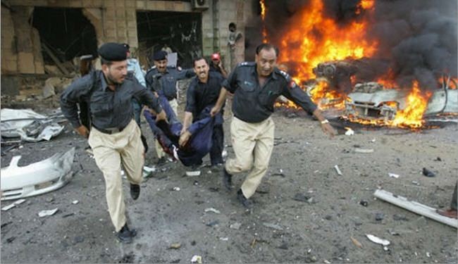 شهيدان في انفجار قنبلة امام مسجد في باكستان