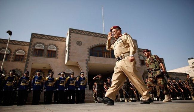 اللجان الثورية اليمنية تقيل وزير الدفاع وتعين خلفاً له