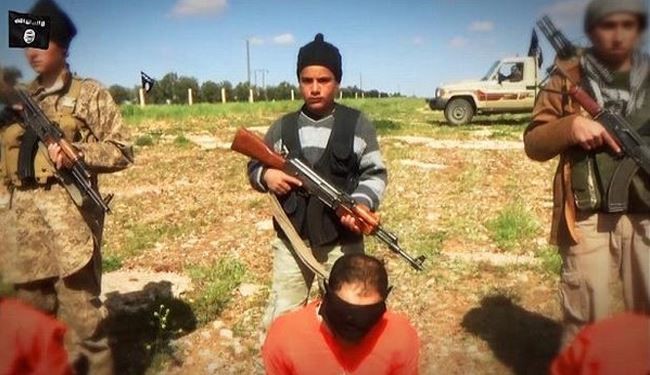 أشبال داعش ينفذون للمرة الأولى إعداما جماعيا