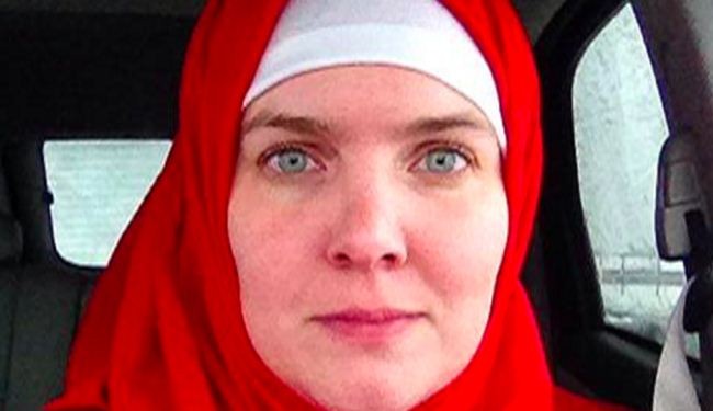 صور: مسيحية ترتدي الحجاب لتجرب شعور الإختلاف مع الآخرين