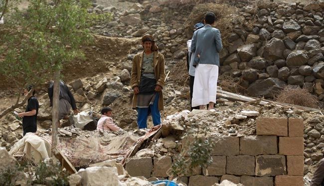 یمنی‌ها در اعتراض به تجاوز عربستان تظاهرات می‌کنند