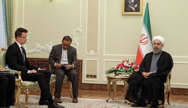 الرئيس روحاني: الضغوط والحظر غير مجدية ومرفوضة