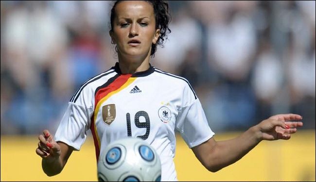 لاعبة ألمانية مسلمة ترفض كأس العالم لأجل حلم الأمومة