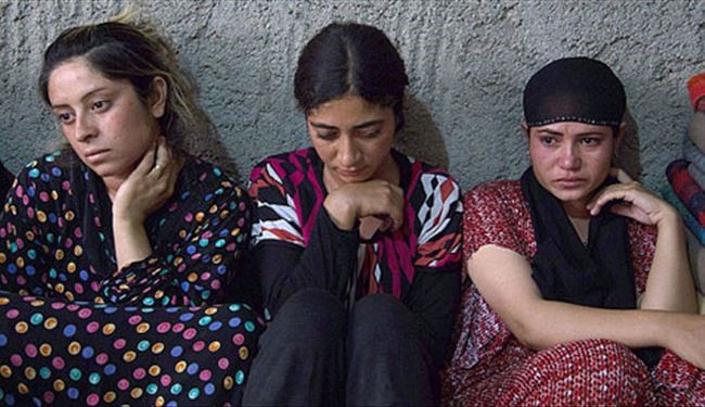 دیلی میل: داعش زنان ایزدی را برهنه در
