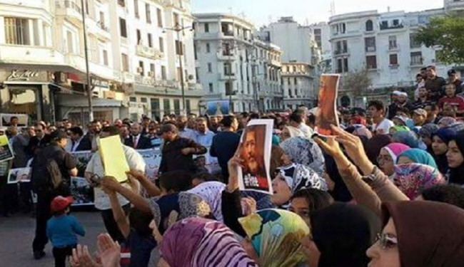 المغاربة ينددون بالاعدامات في مصر ويطالبون برحيل السفير