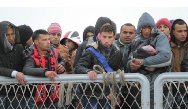 غرق 5 مهاجرين تونسيين وإنقاذ 49 آخرين إثر انقلاب زورقهم