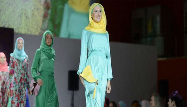 بالصور.. أزياء إسلامية ساحرة تجذب أنظار المتابعين