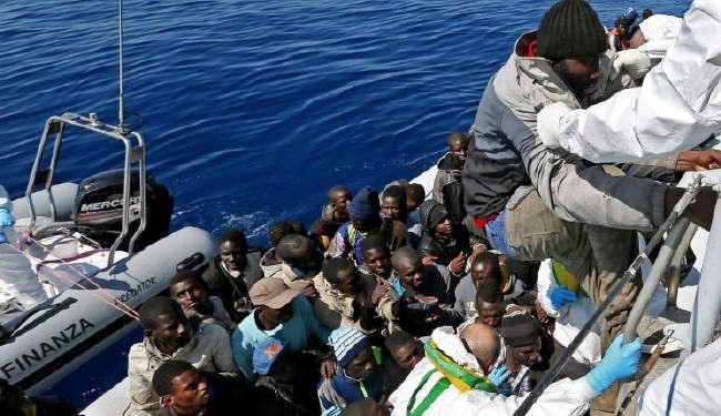 إنقاذ 2000 مهاجر في البحر المتوسط قبالة الساحل الليبي