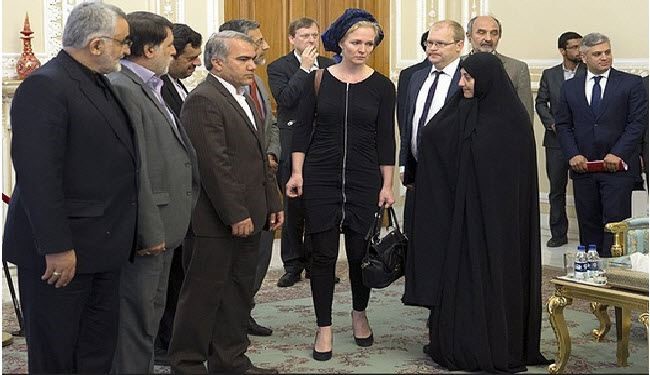 سیاستمداران مرد و زن در دنیا چگونه لباس می پوشند؟+عکس