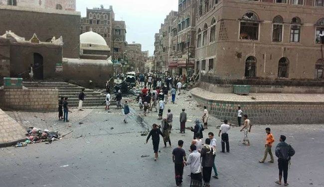 شهداء وجرحى بتفجير ارهابي استهدف مسجدا بصنعاء