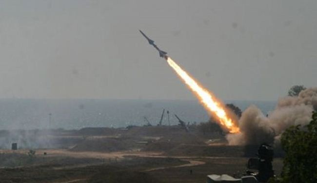 100 صاروخ لجيش اليمن واللجان تدك مواقع نجران وجيزان