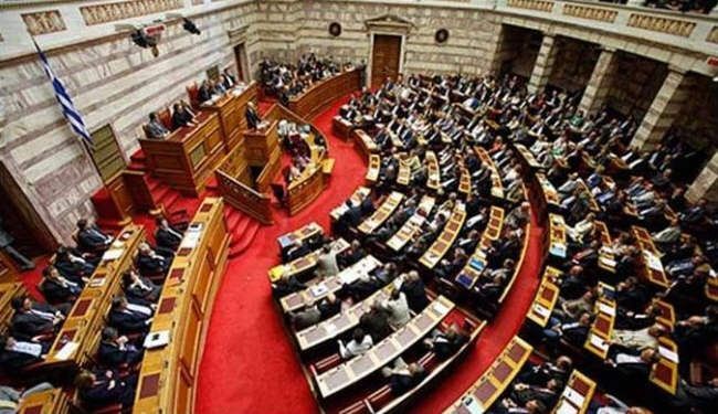 البرلمان اليوناني يصادق على مقترح الحكومة تنظيم استفتاء