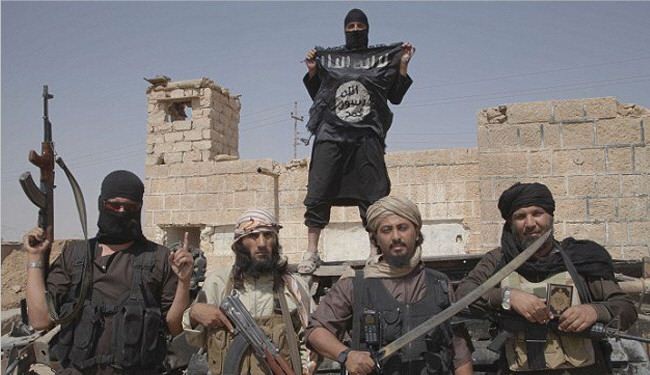 داعش يقطع رؤوس امرأتين ورجل بالسيف في دير الزور